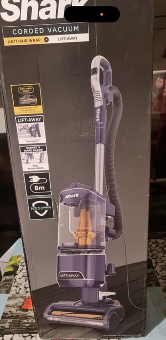 Aspirator vertical Shark Corded Vacuum – Anti Hair Wrap + Lift-Away