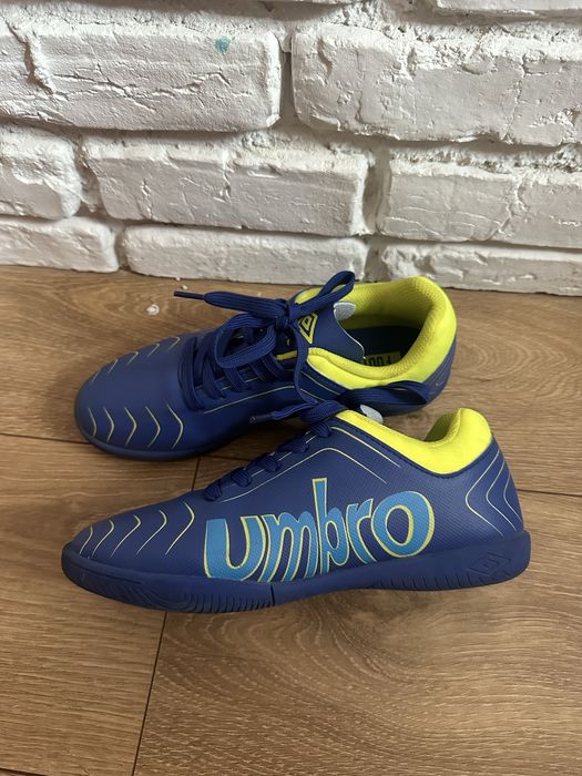 Обувки за футбол Umbro