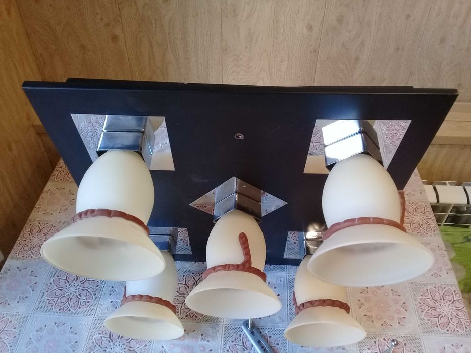 Продам красивую люстру