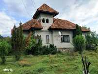 Casa cu teren la Polovragi