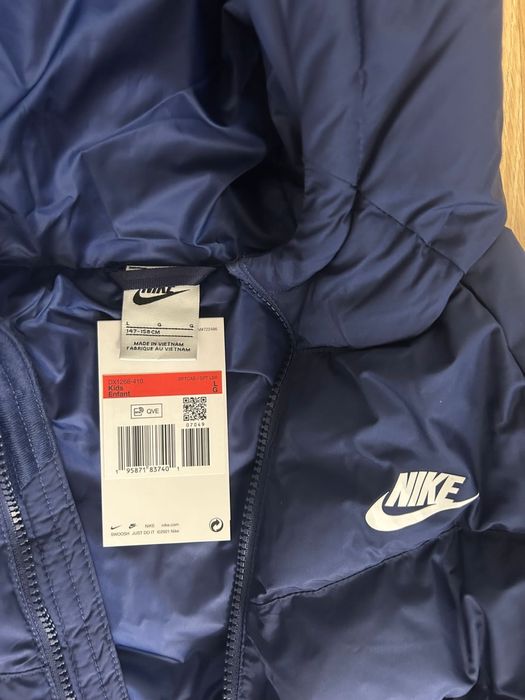 Geaca Nike nouă