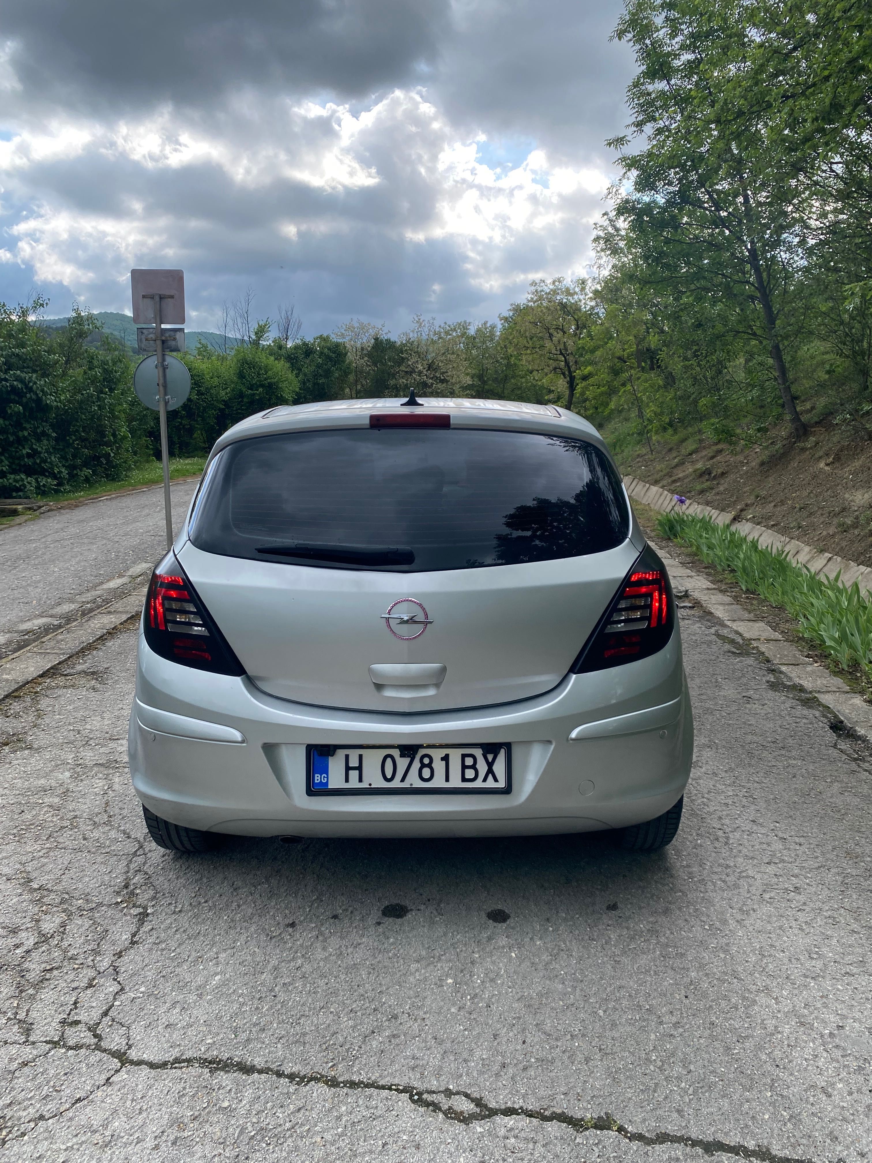 Opel corsa 1.2газ/бензин