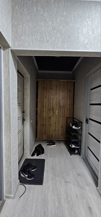 Юнусабад 10 2 комнатная на 3 этаже 5 этажного дома