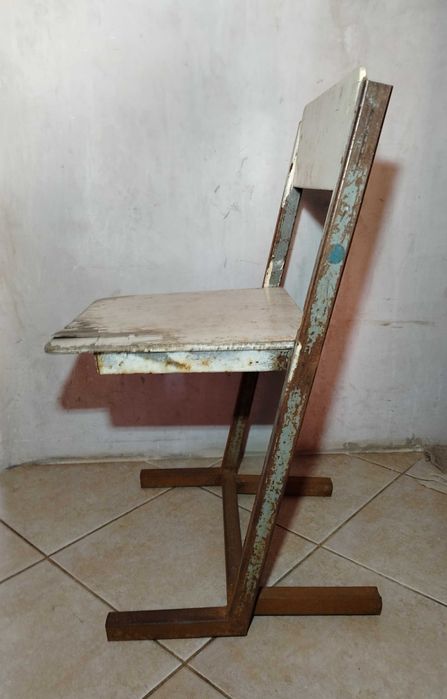 Стул школьный металлический. Размер в описании.