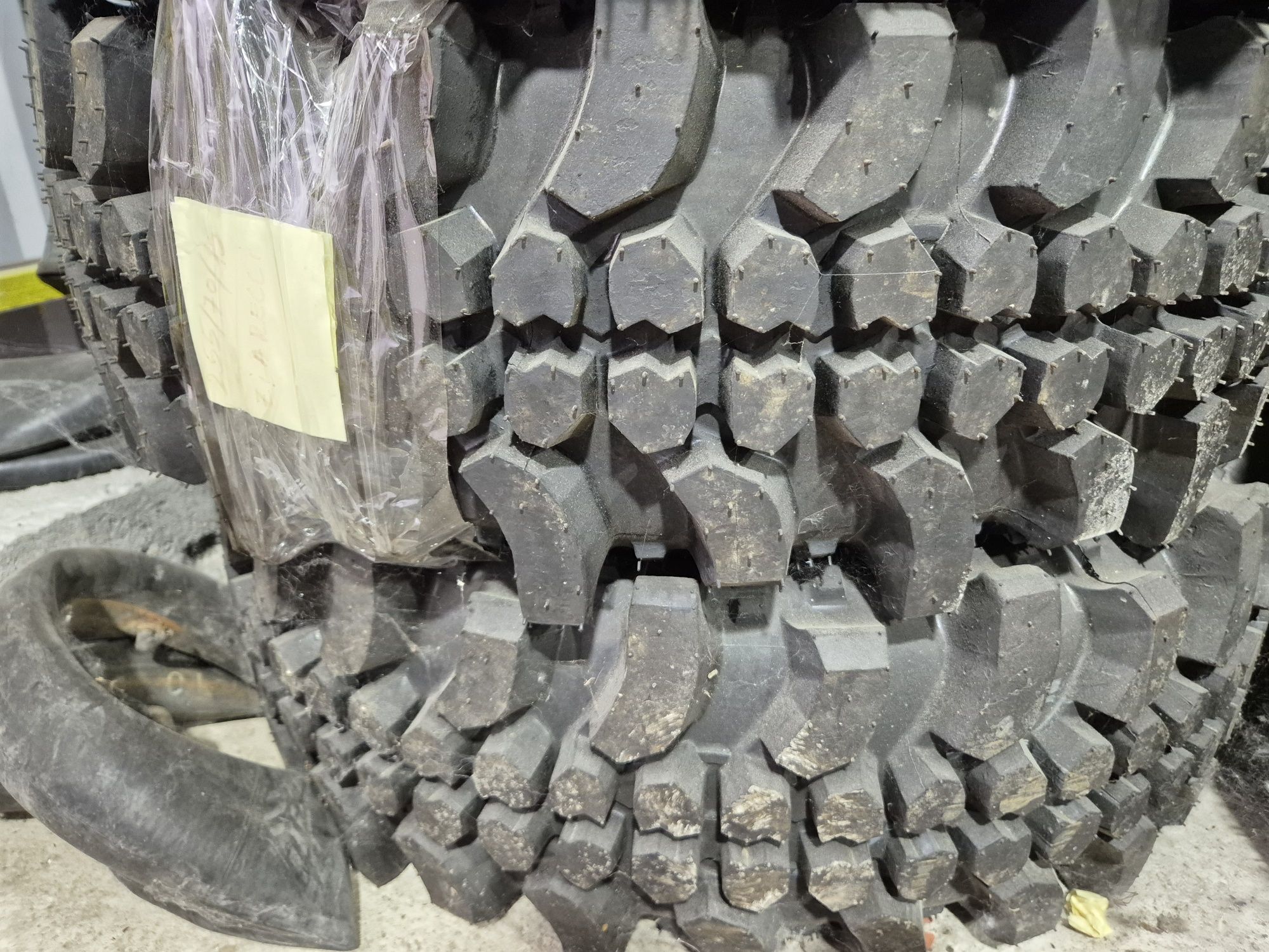 Anvelope off road 255/70R 15.