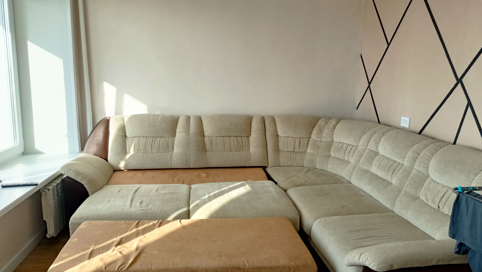 Продам диван  с двумя вместимыми ящиками для хранения белья