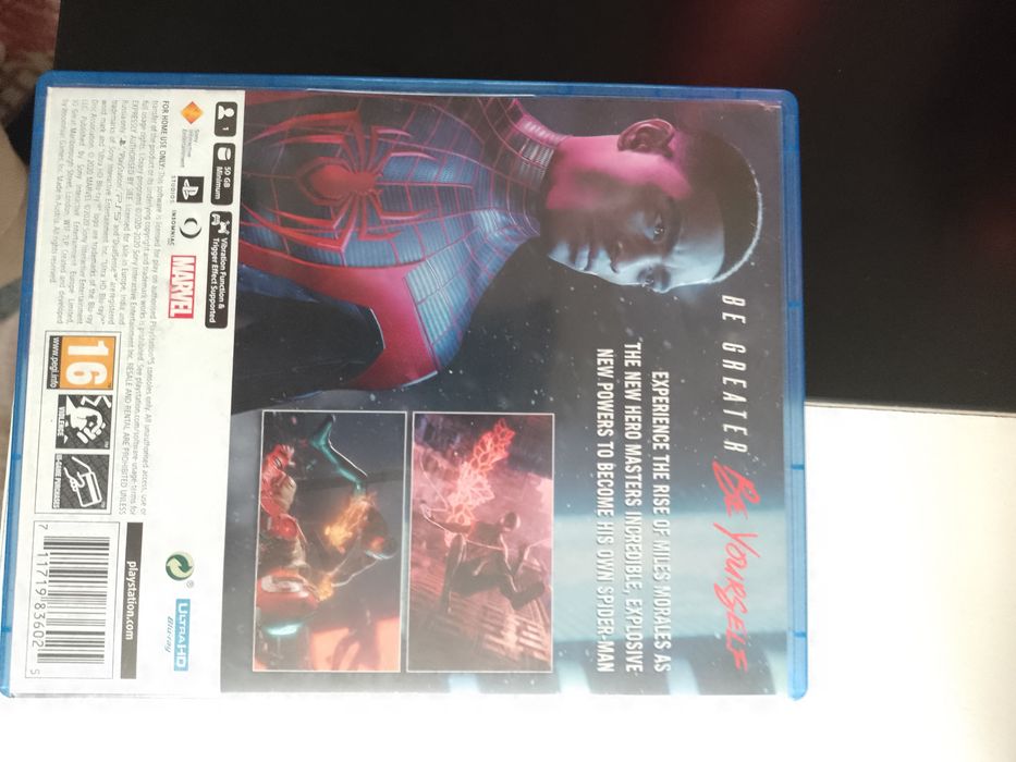 Продавам играта spiderman miles morales за playstation 5