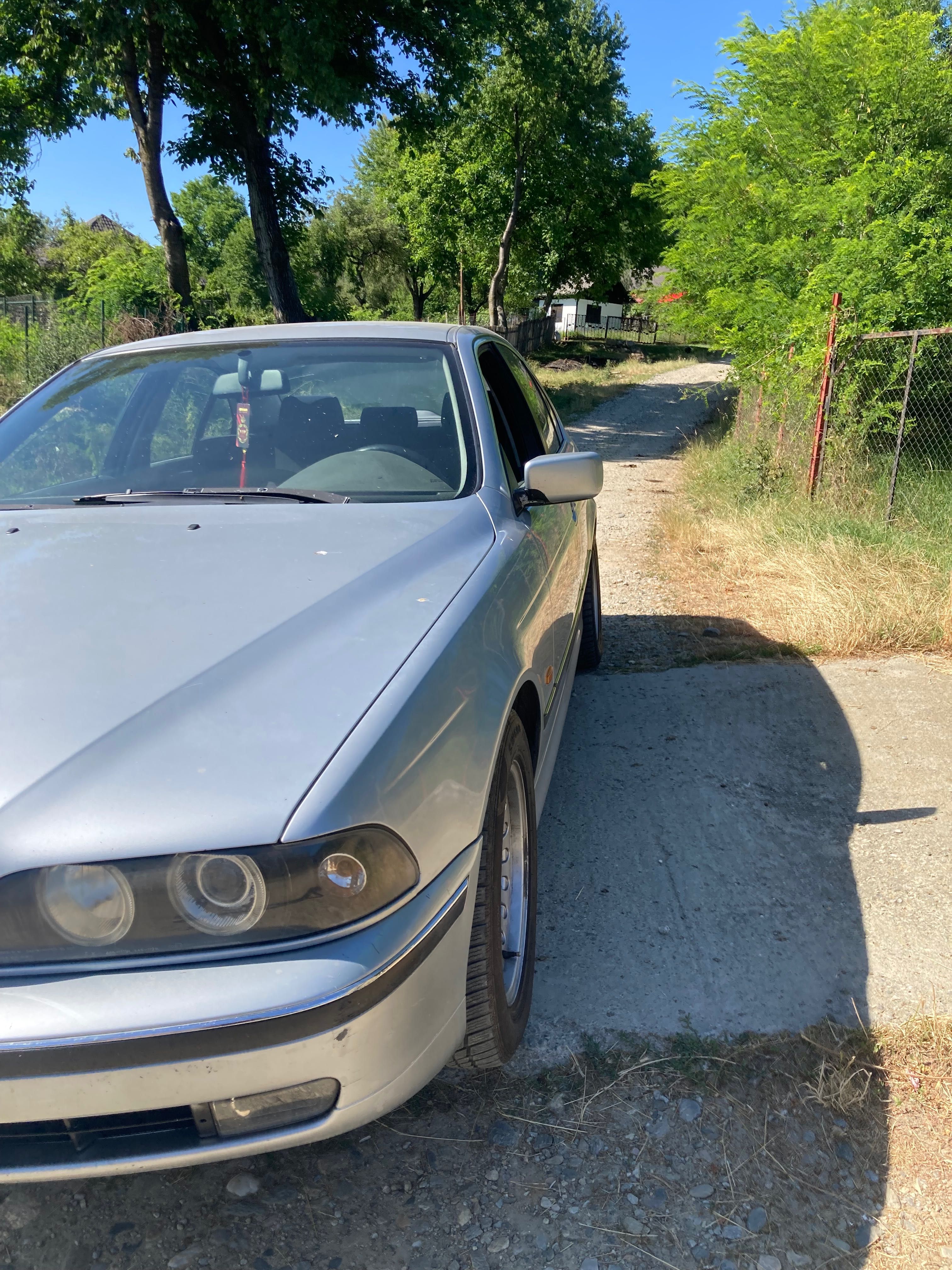 Vând sau schimb bmw e39, citi descrierea