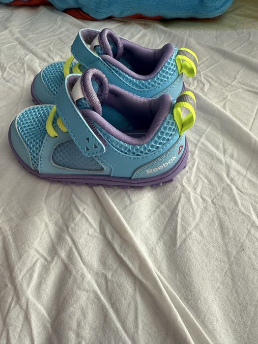 Vand adidasi Reebok