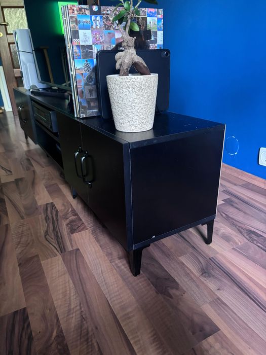 Comoda TV din PAL, neagra, NOUA