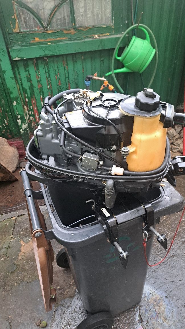 Vând motor de barca