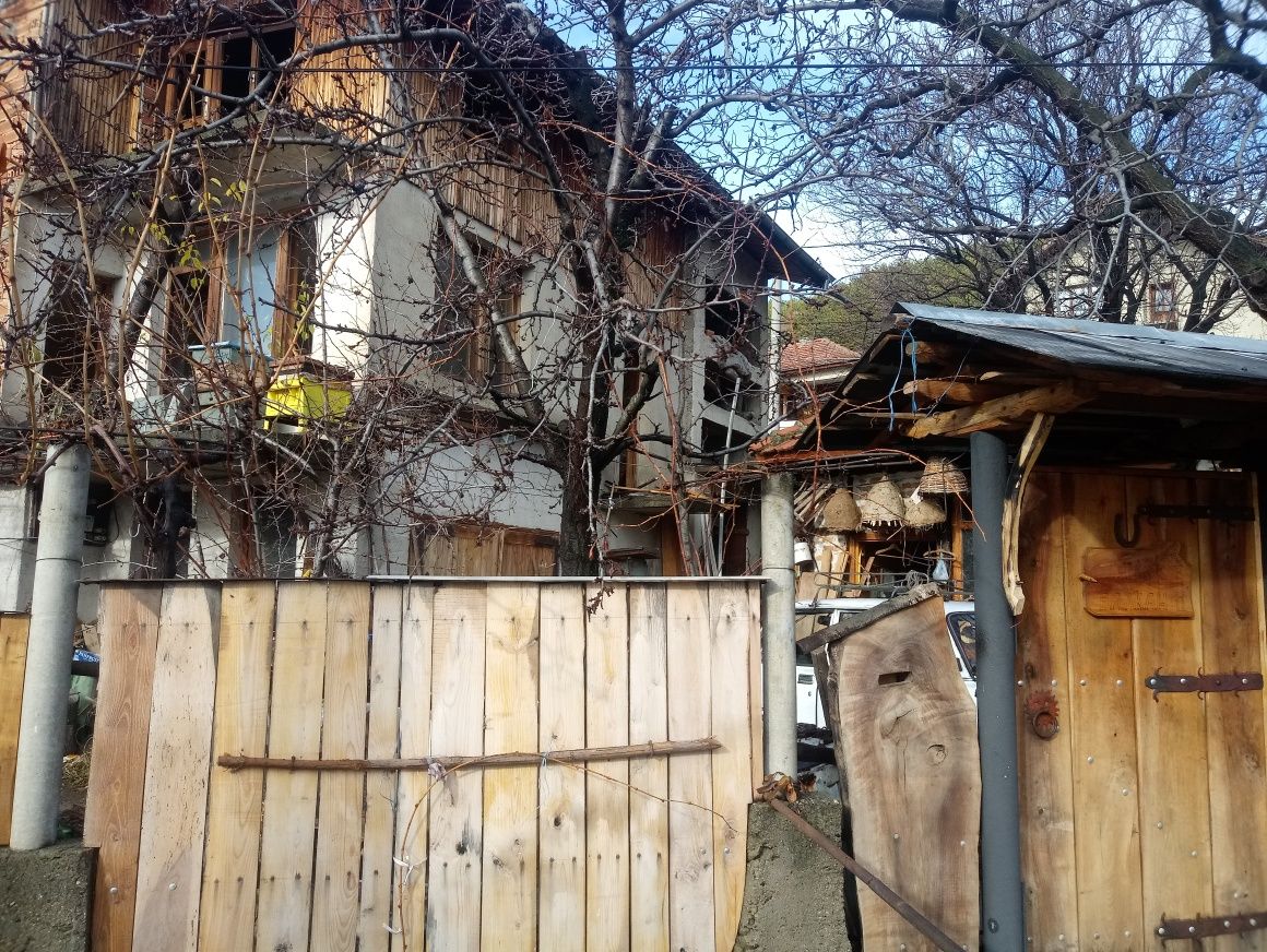 Продавам къща в Гр.Твърдица