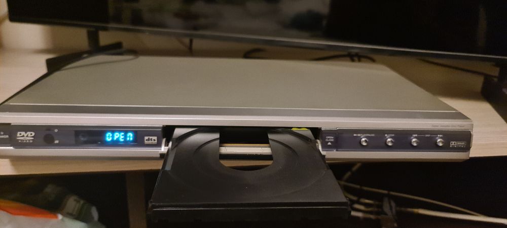 Vând DvD player Amstrad