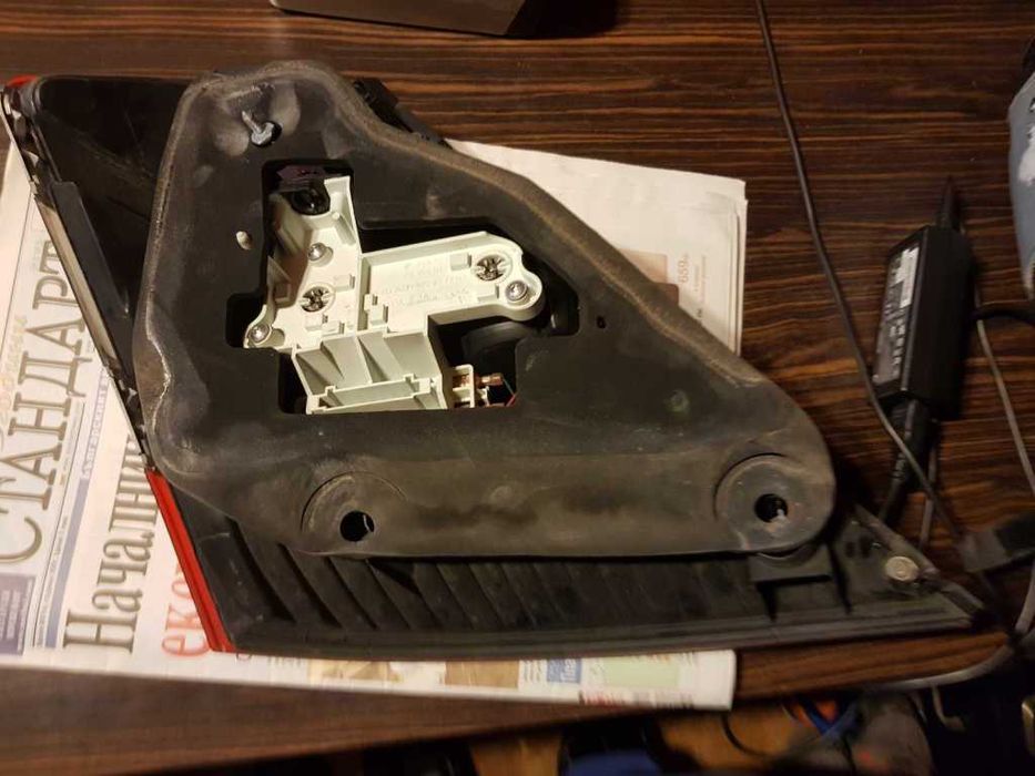 Заден десен ориг.стоп за  Мерцедес 320 S 2006г-леко счупен работи