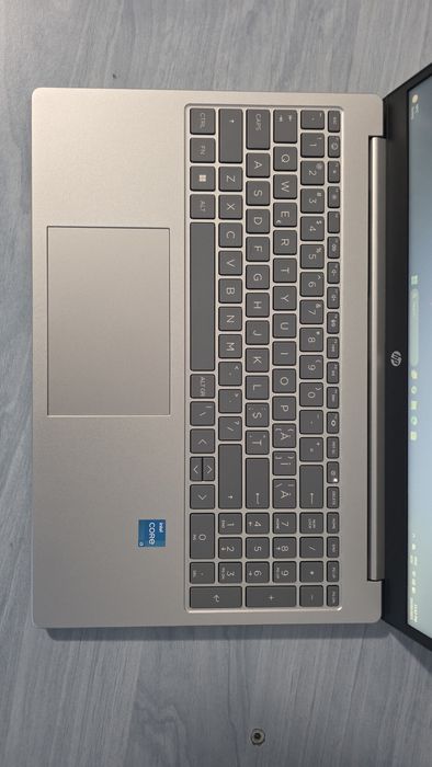 Laptop HP I3 gen 13, NOU