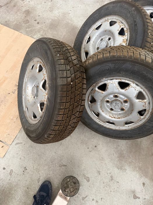 Джанти със зимни гуми за Хонда ЦРВ 205/70/15