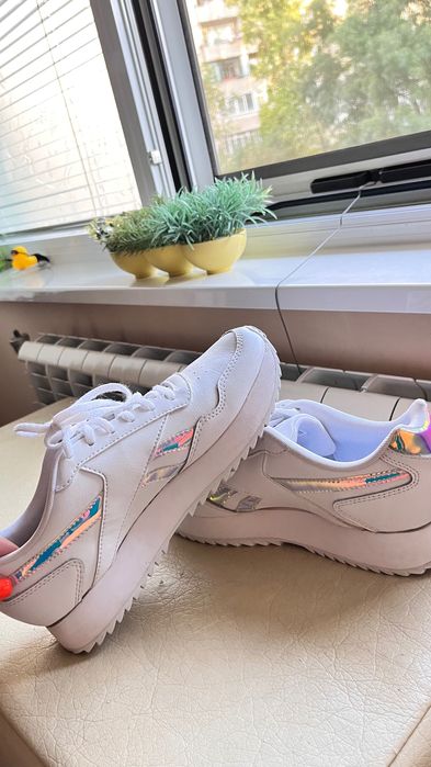 Оригинални кожени  хамелеон маратонки Reebok