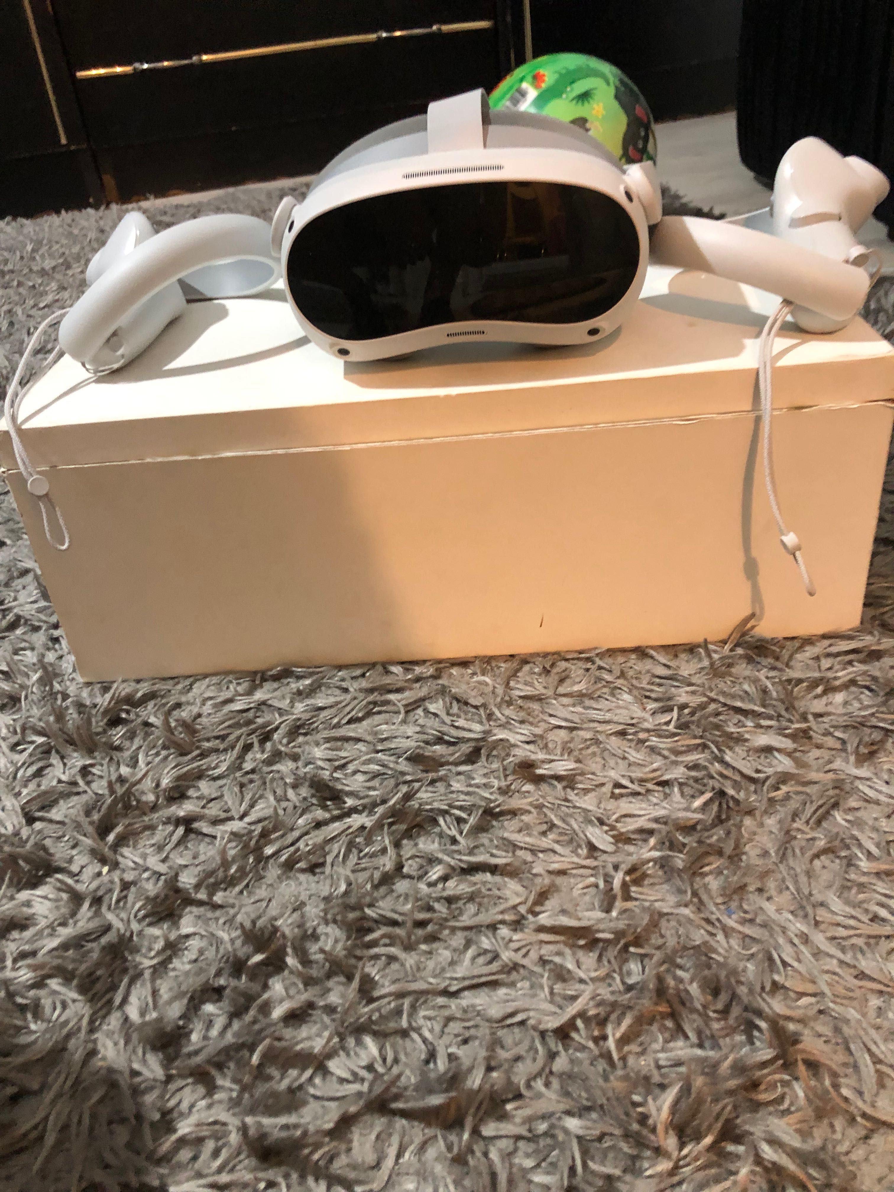 Ochelari VR pico