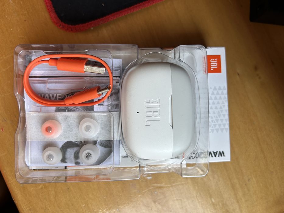 Vand casti JBL 200tws