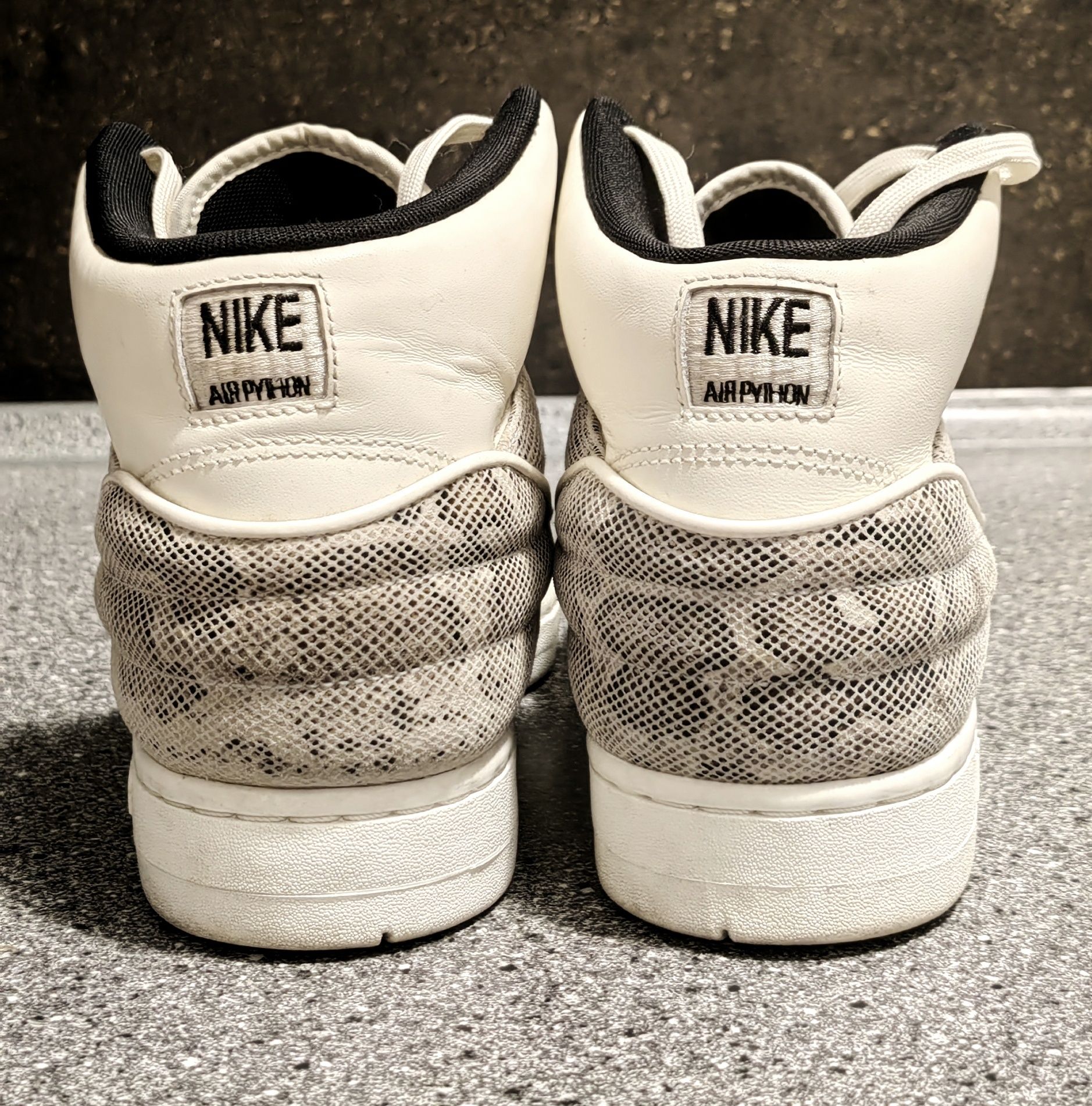 Adidasi mid Nike Air Python mar. 41