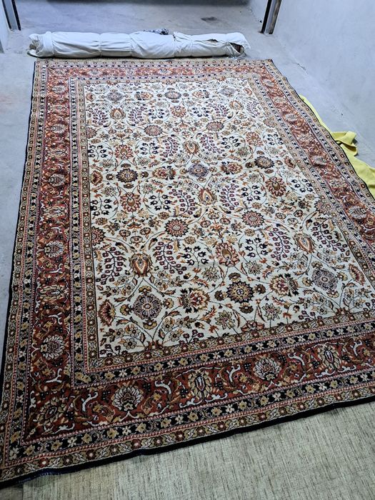 Два броя персийски килими