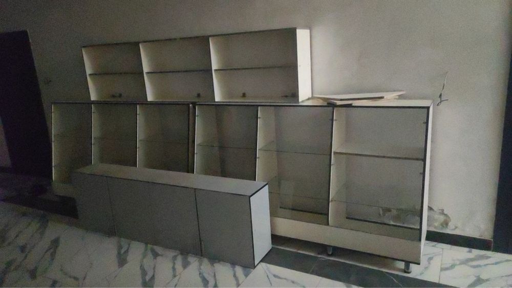 Мебел ва музлатгич сотилади