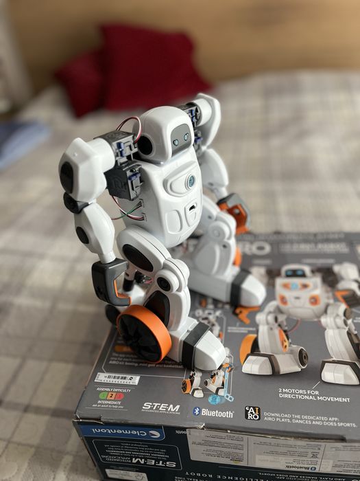 Robot interactiv AIRO inteligenta artificiala