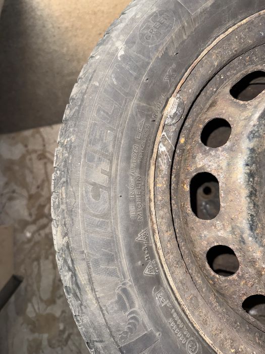 Anvelope de iarnă 195.65.15 Michelin + jante de tabla