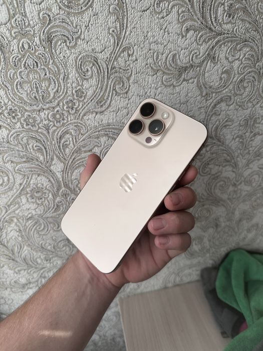 Iphone 16 pro max в отличном состоянии 100 акб