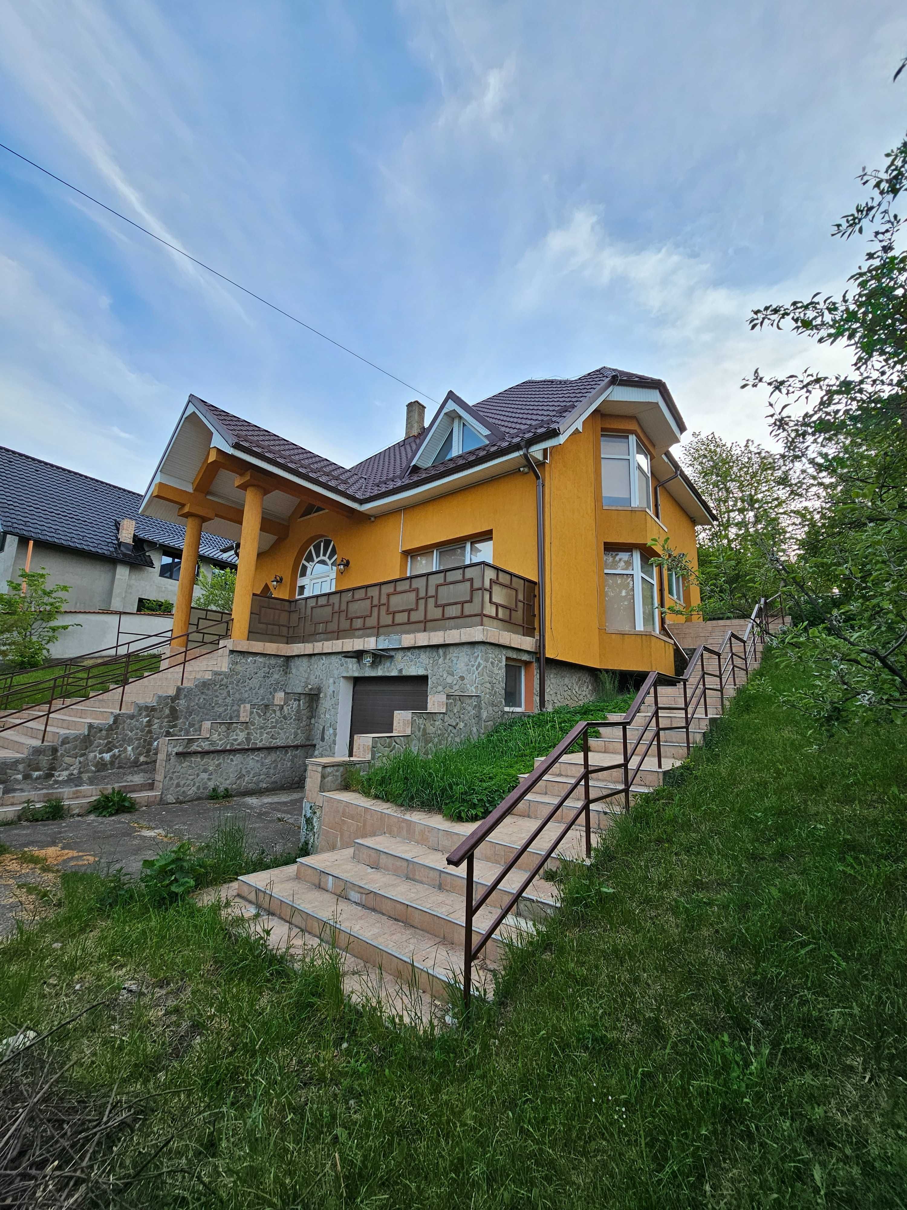 Casa  vilă cu teren 2150mp în Baltatesti, Neamț