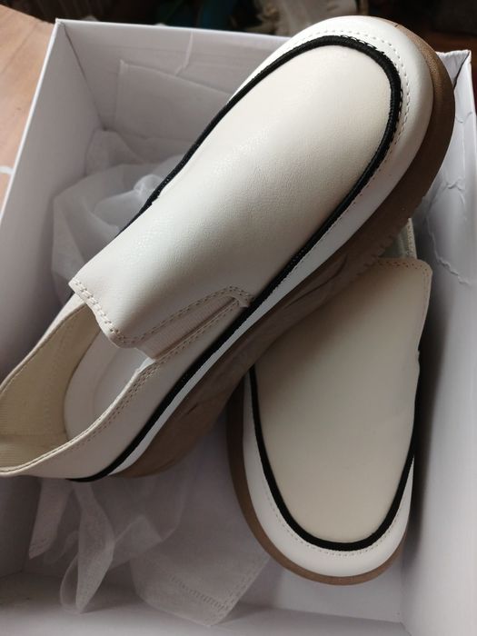 Женская демисезонная кожанная кросовка