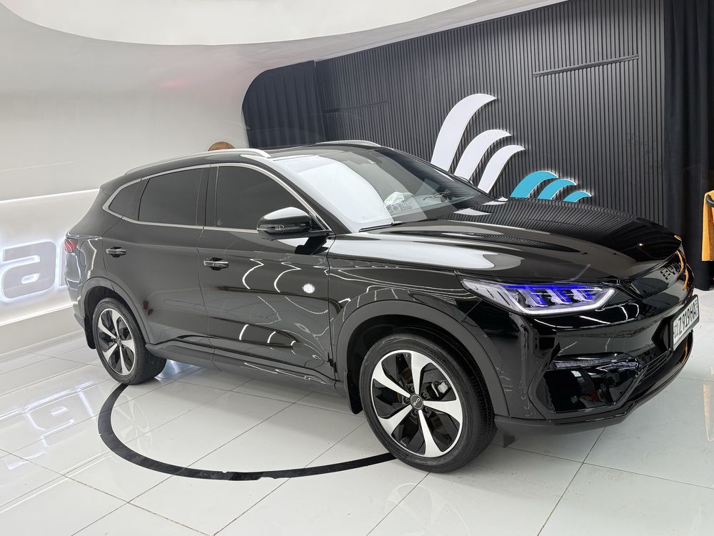 BYD song plus sotiladi holati alo tayyor moshina olib haydaladi