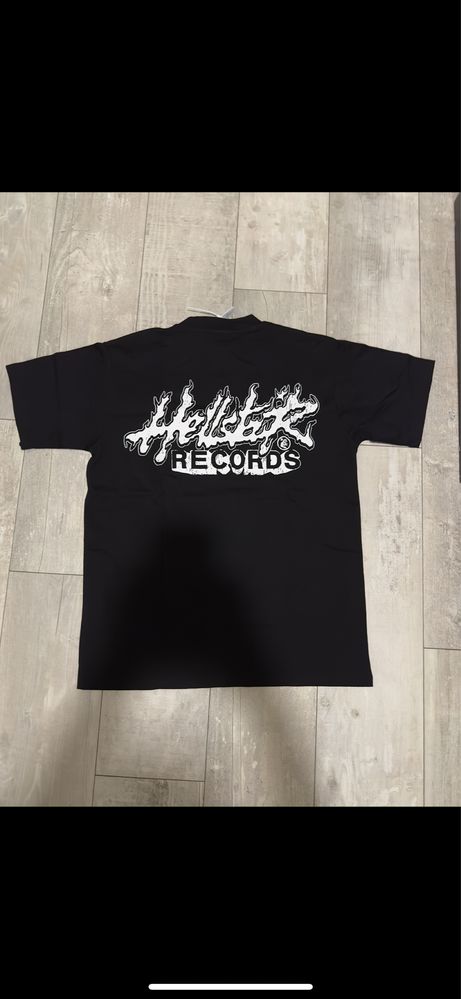 Тениска Hellstar “Is this what heaven sounds like?” oversized