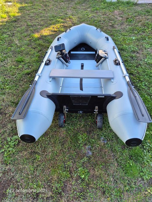 Vand barca Quicksilver cu motor Mercuri 6 CP sonar lowrance si remorca