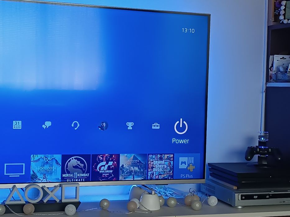 Playstation 4 pro + 2 контролера + 2 игри