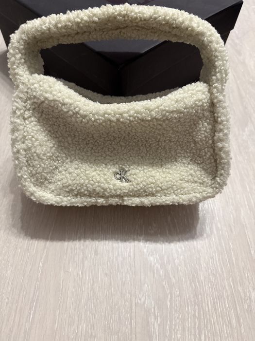 Чисто нова mini оригинална чанта на Calvin Klein