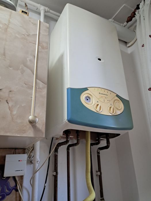 Vând centrala termica pe gaz