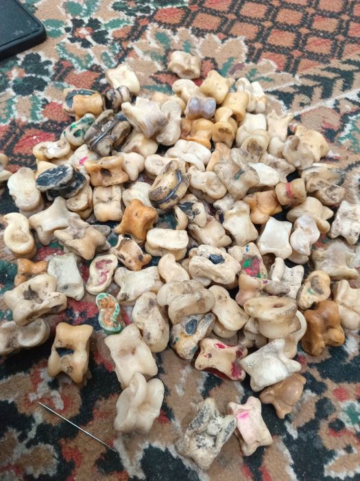 Асық сатам үлкені 250тг үлкеніқорғасынмен 300тг жаи асық 65тг