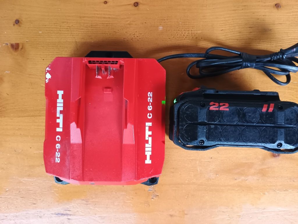 Încărcător rapid hilti c6 și baterie 8 amperi