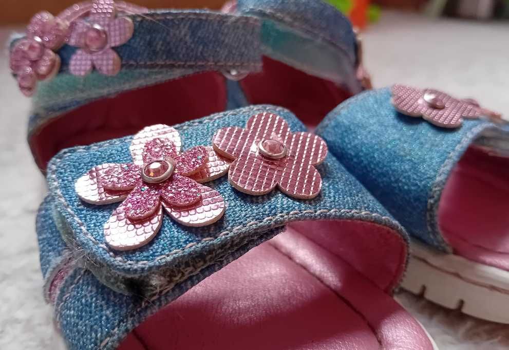 Оригинални детски сандали Cupcake Couture - номер 23