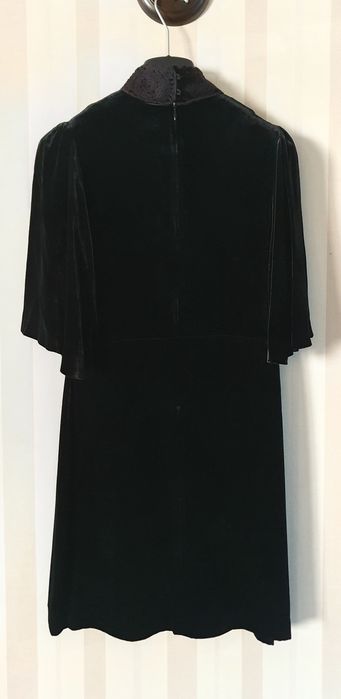 Vând rochie neagra, din catifea, Zara!