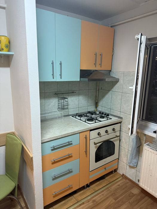 Inchiriez apartament  3 camere (65 metrii patrati) APAHIDA