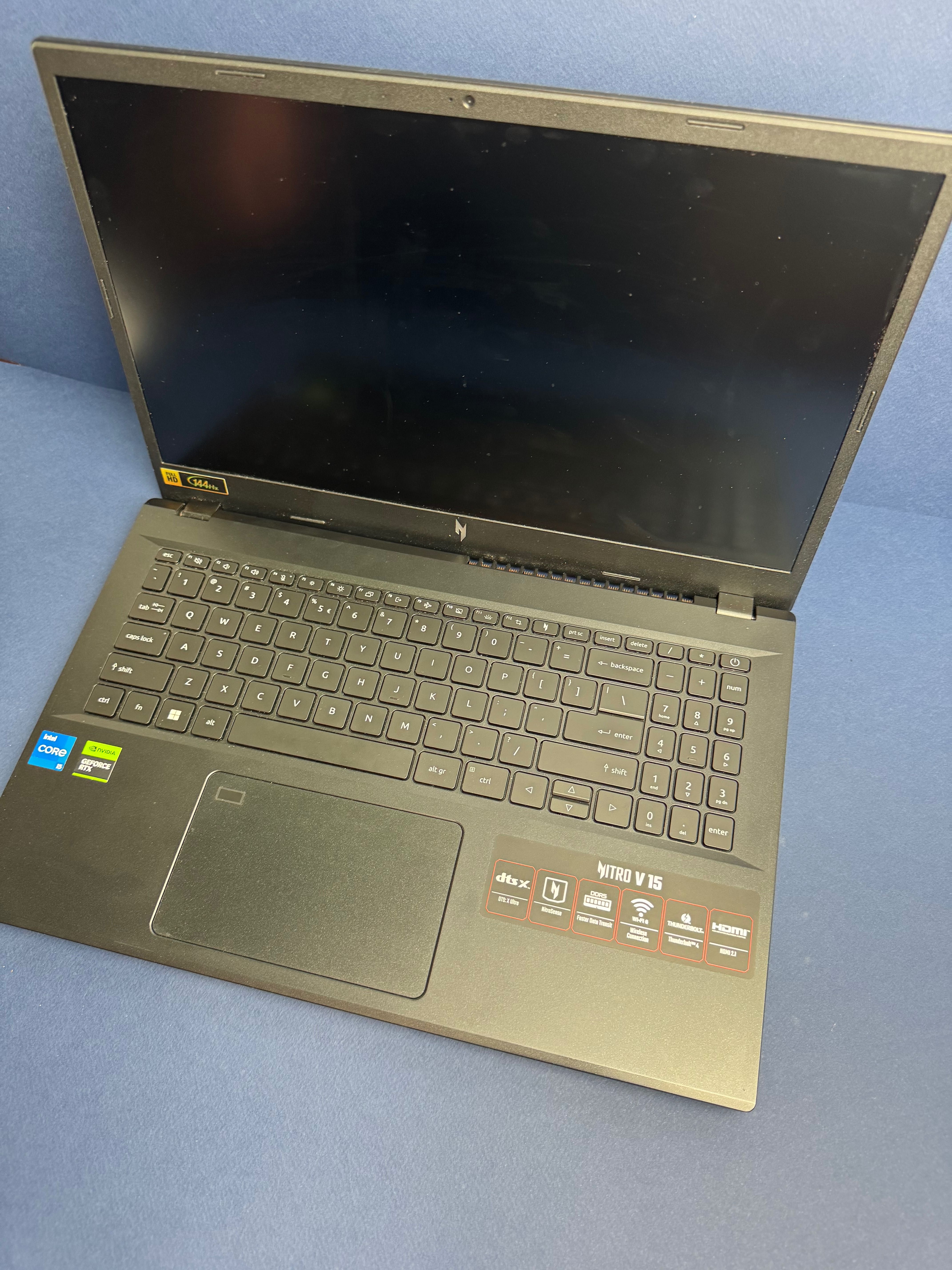 Acer nitro v 15 чисто нов