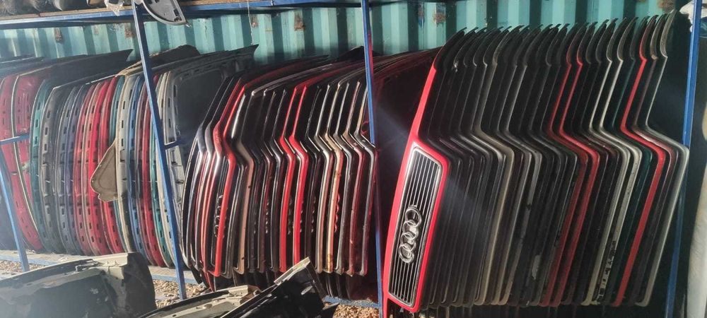 Капоты в ассортименте.