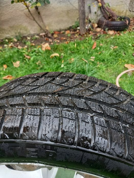 Vând jante BMW cu anvelope de iarnă