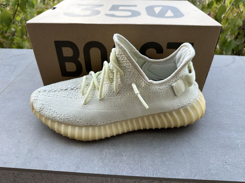 Yeezy 350 V2 Butter size 9 US 42 2/3