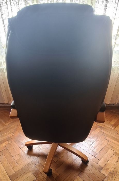 Scaun de birou directorial din lemn masiv, piele ecologică