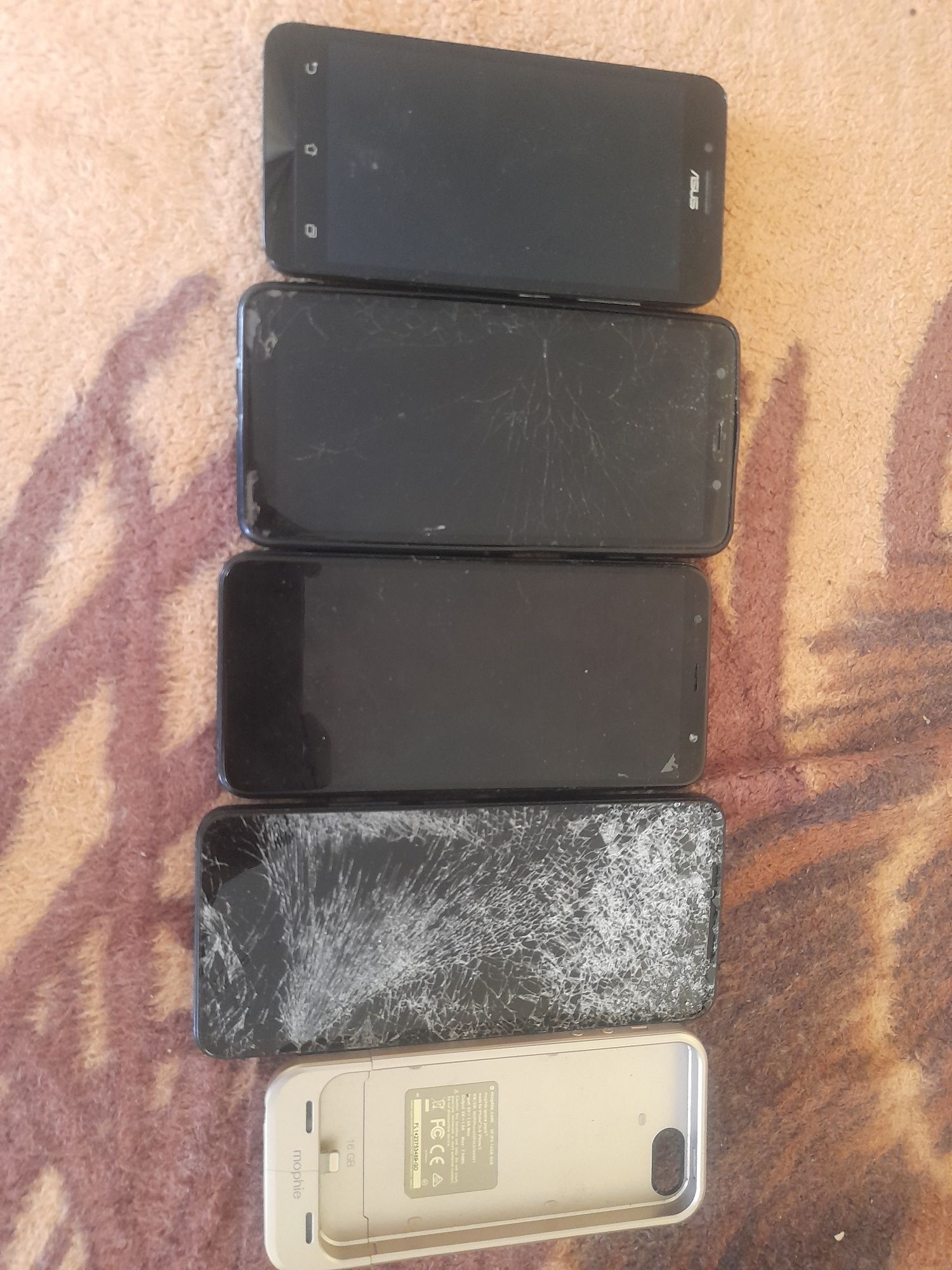 Vând telefoane pentru piese