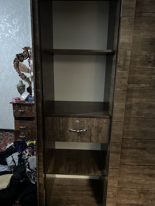 Shkaf sotiladi holati yangidek