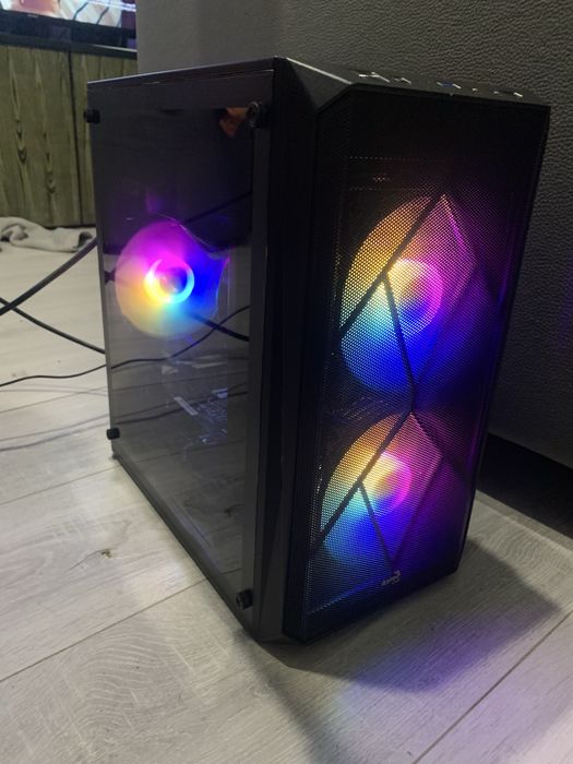 компактен геймърски компютър гейминг компютър за игри